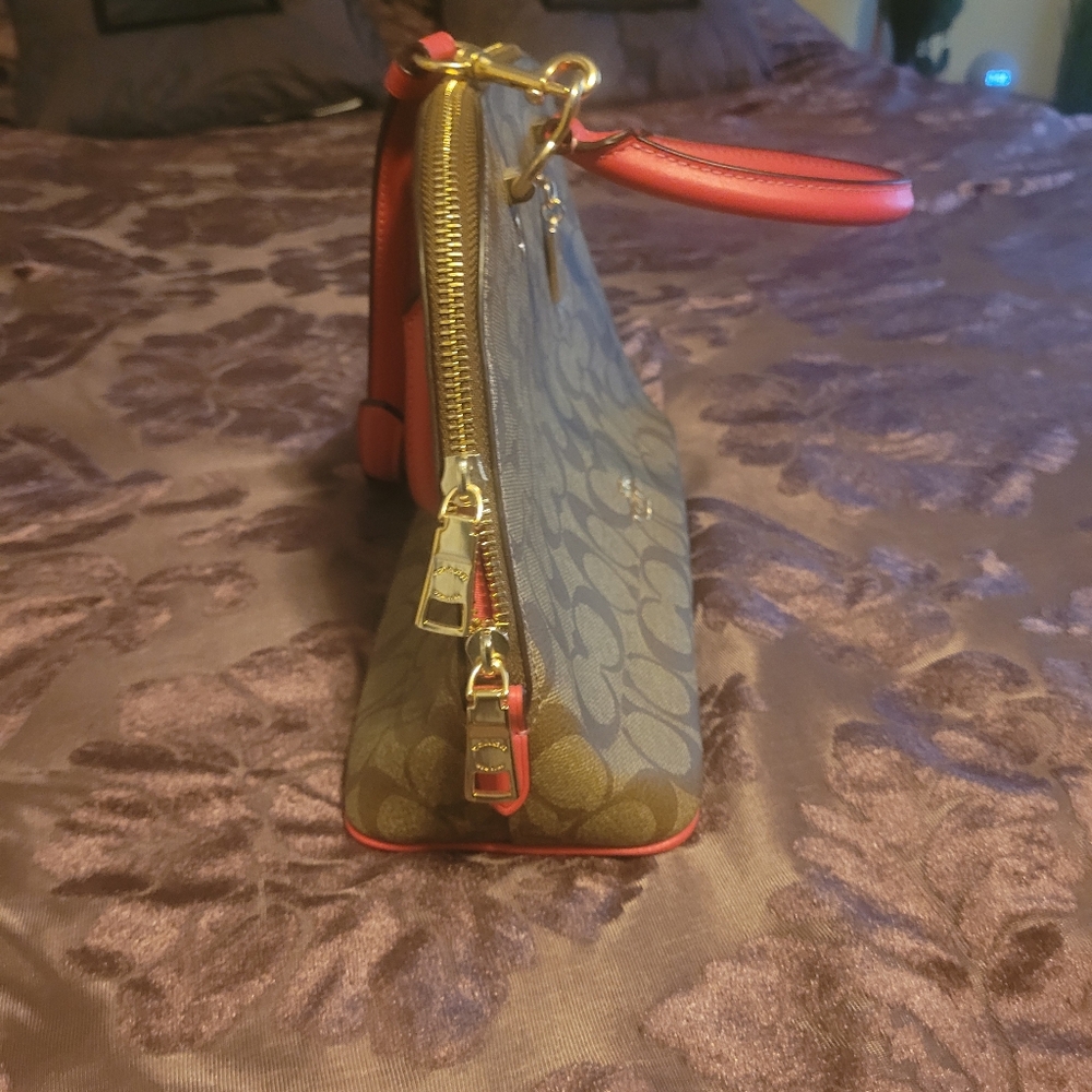 Coach crossbody - Picture 3 of 3